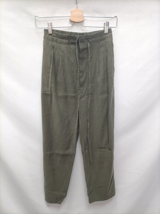 MANGO. Pantalón fluido verde T.34