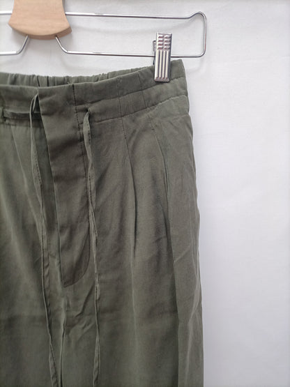 MANGO. Pantalón fluido verde T.34
