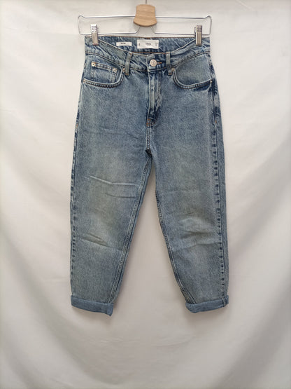MANGO. Pantalón vaquero desgastado T.34