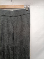 INTROPIA. Pantalón gris de lana canalé