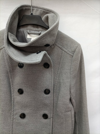 H&amp;M. Light grey double-breasted coat size 38