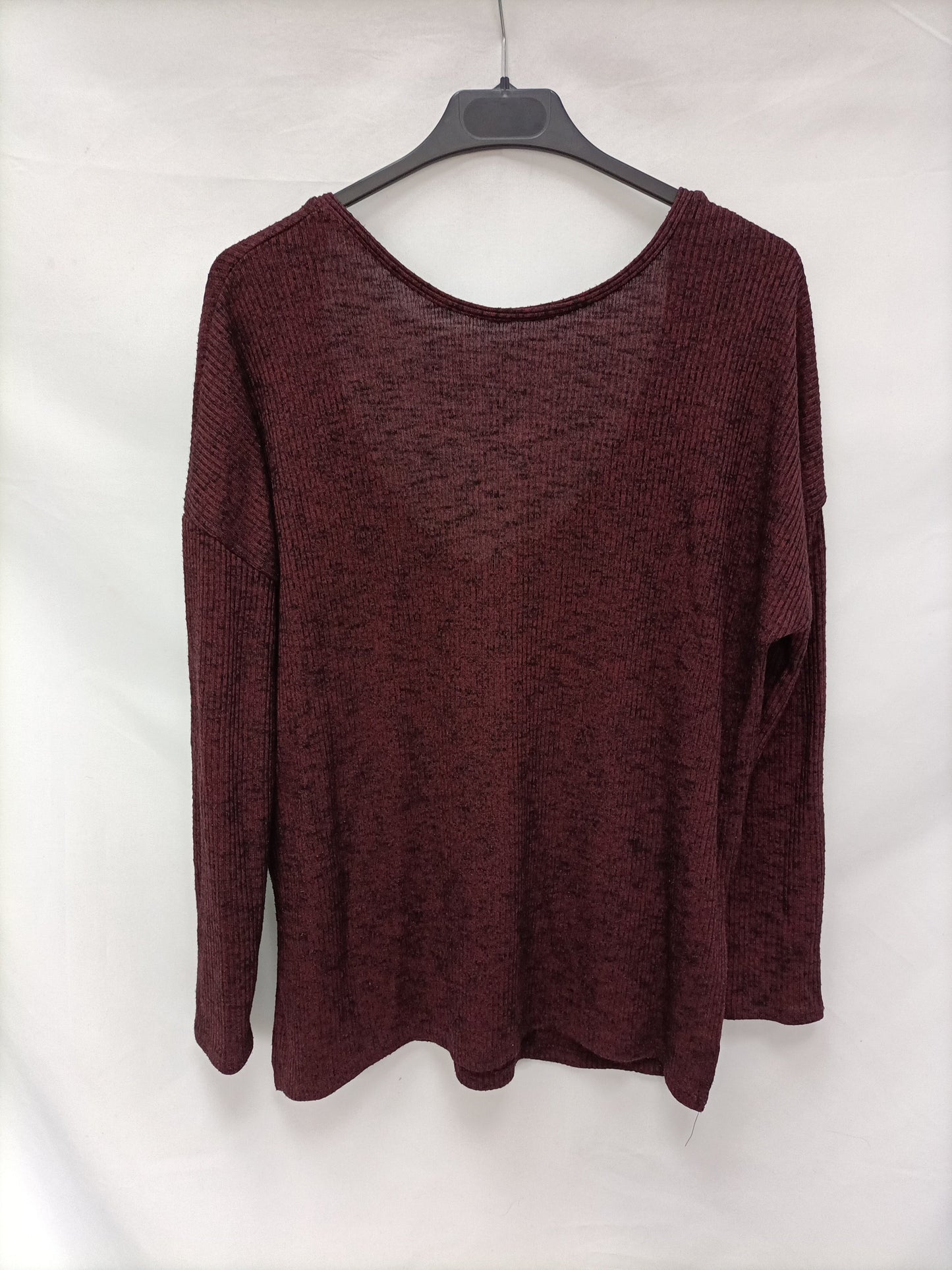 PULL&amp; BEAR. Burgundy Heather T-Shirt (M)