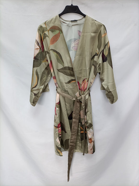 OYSHO. Kimono/bata verde flores  T.s