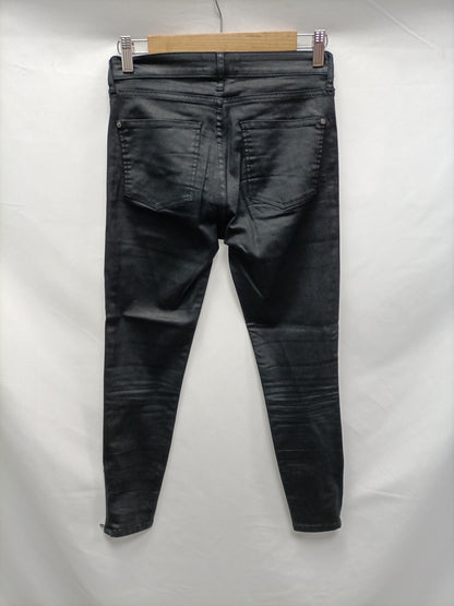 MANGO. Pantalón negro encerado T.36