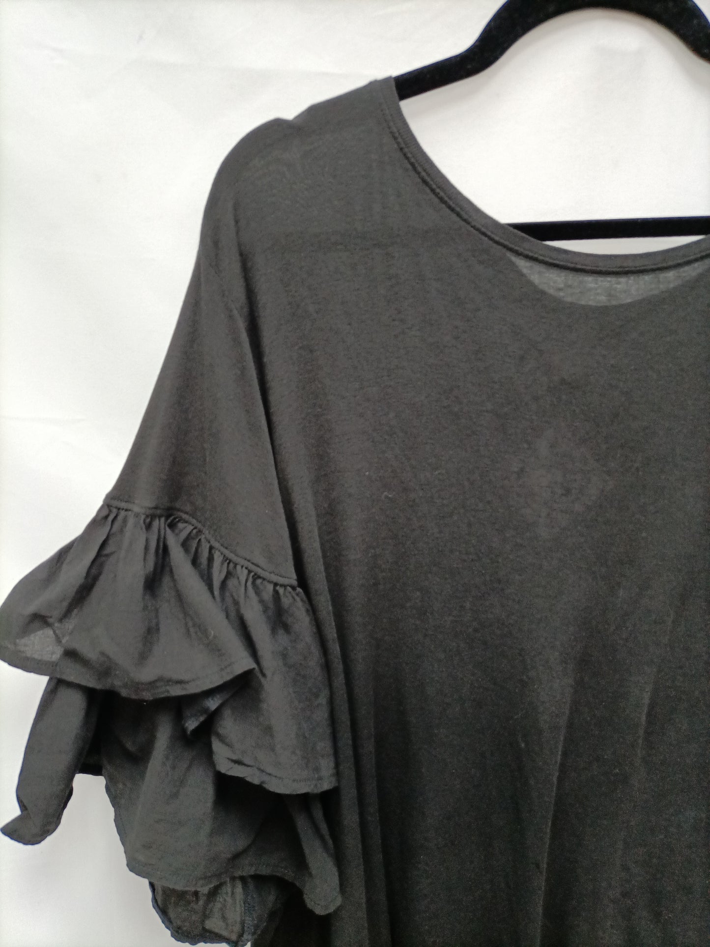 H&amp;M. Ruffle sleeve t-shirt S.4xl