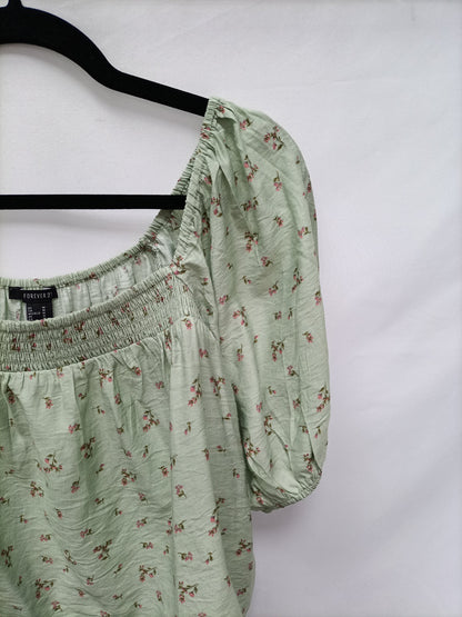 FOREVER21. Green Tm flower top