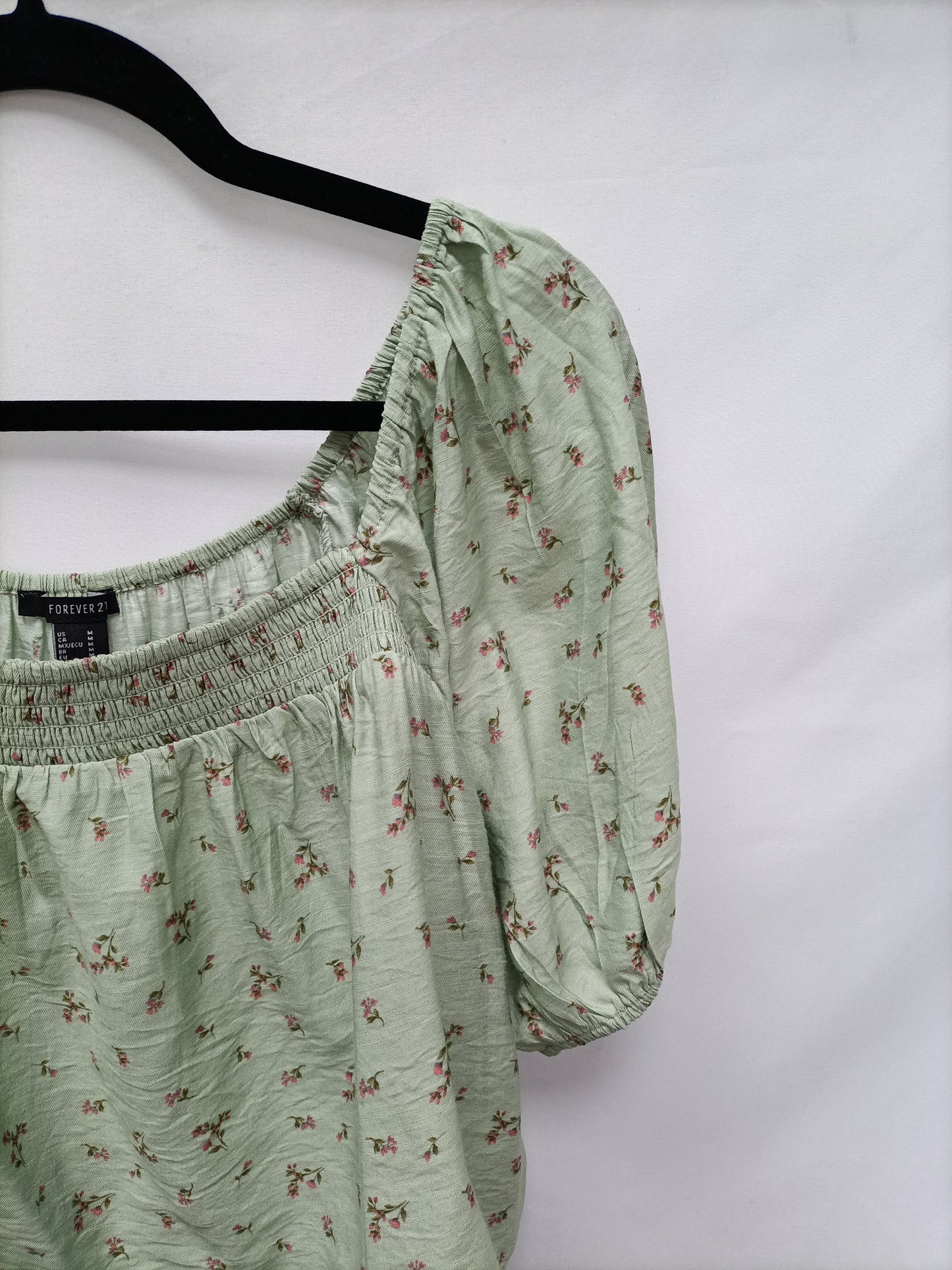 FOREVER21. Green Tm flower top