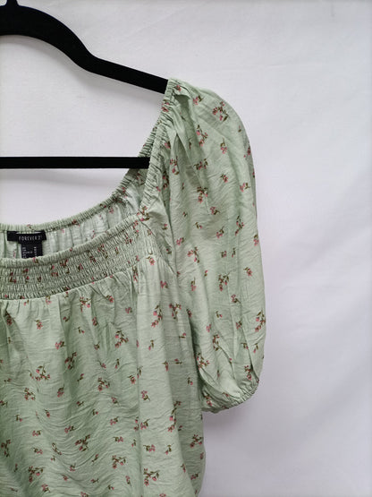 FOREVER21. Green Tm flower top