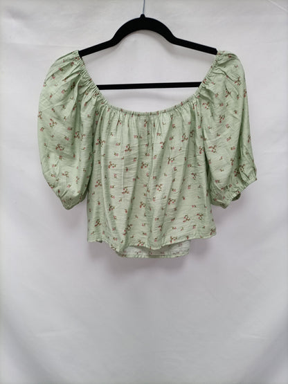 FOREVER21. Green Tm flower top