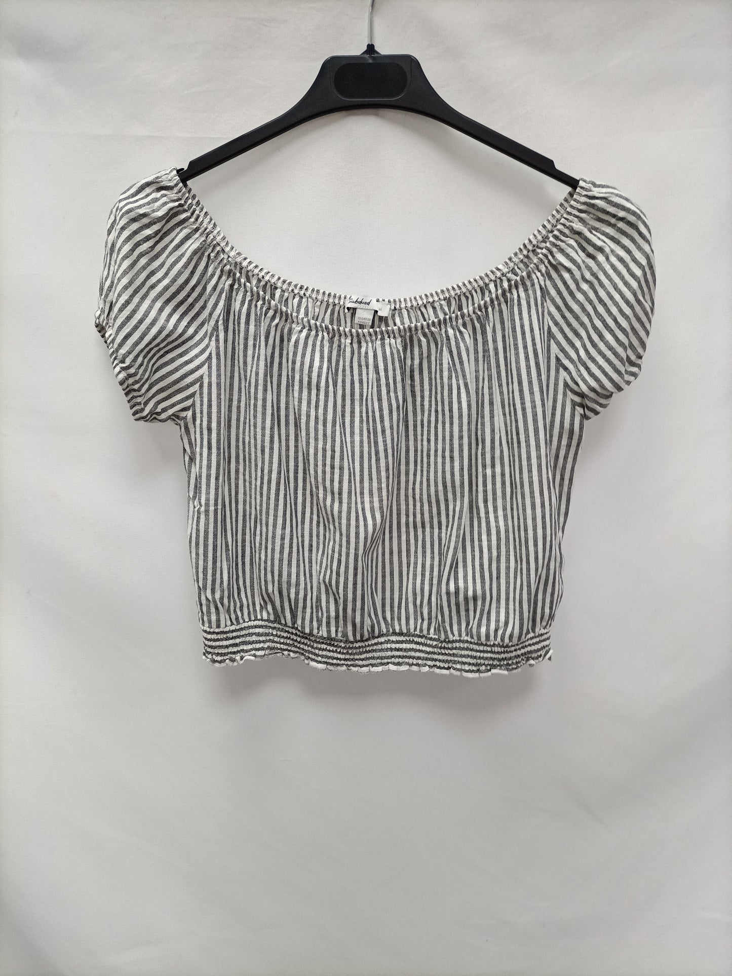 SUBDUED. Grey and white striped top Tm
