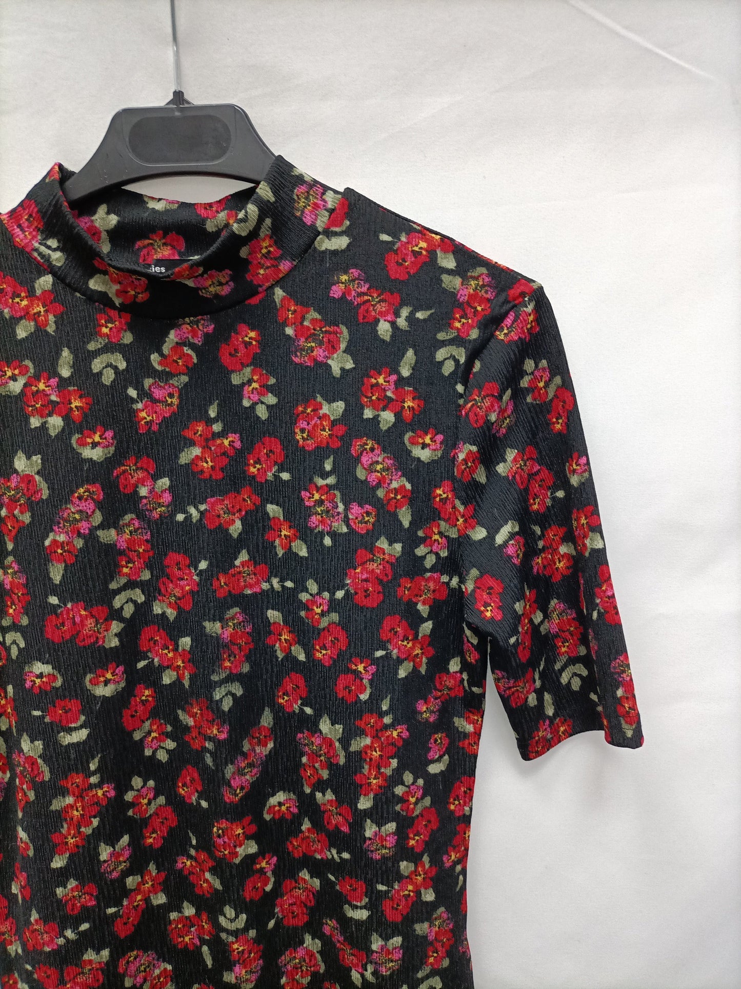 LEFTIES. Short floral Ts dress