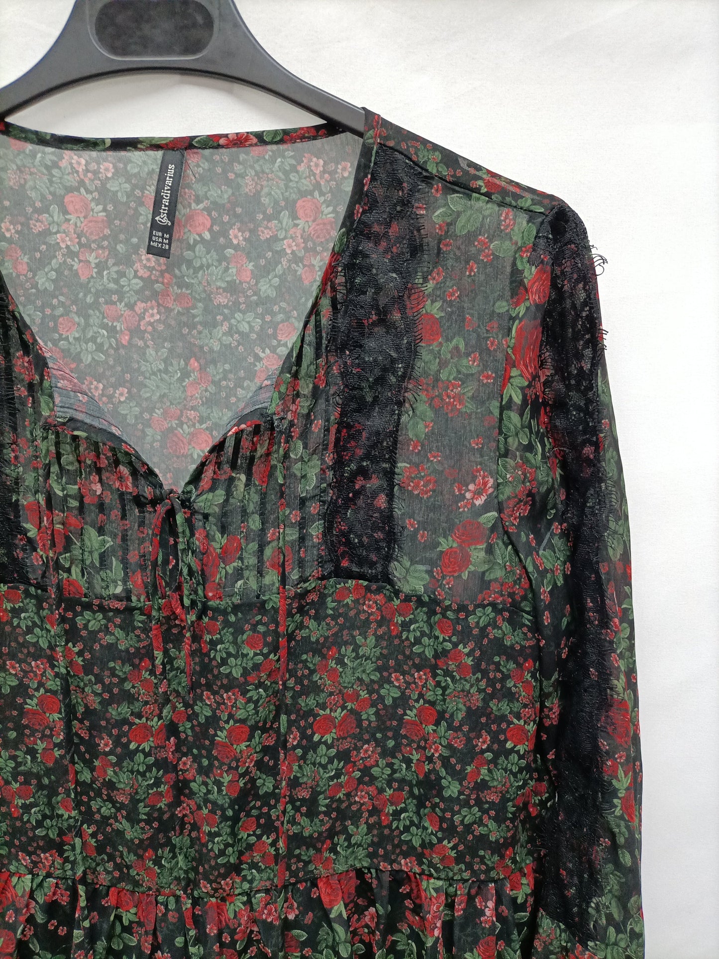 STRADIVARIUS. Black floral blouse Tm