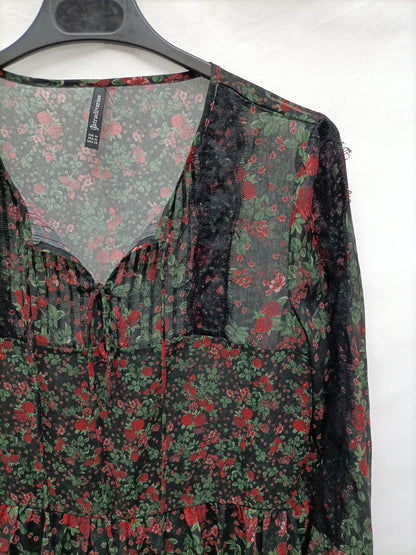 STRADIVARIUS. Black floral blouse Tm