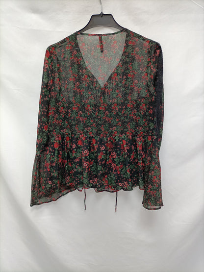STRADIVARIUS. Black floral blouse Tm