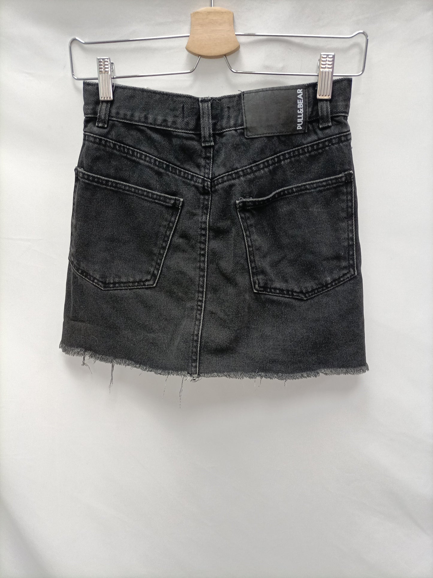PULL&BEAR. Falda denim negra T.s
