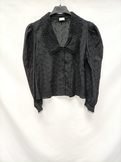 PIMKIE. Camisa negra encaje T.36