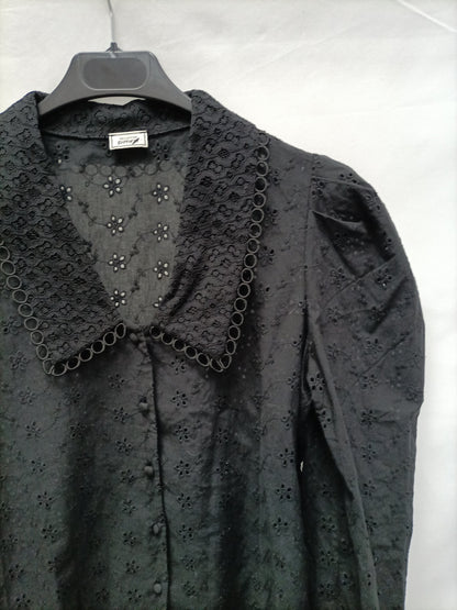 PIMKIE. Camisa negra encaje T.36
