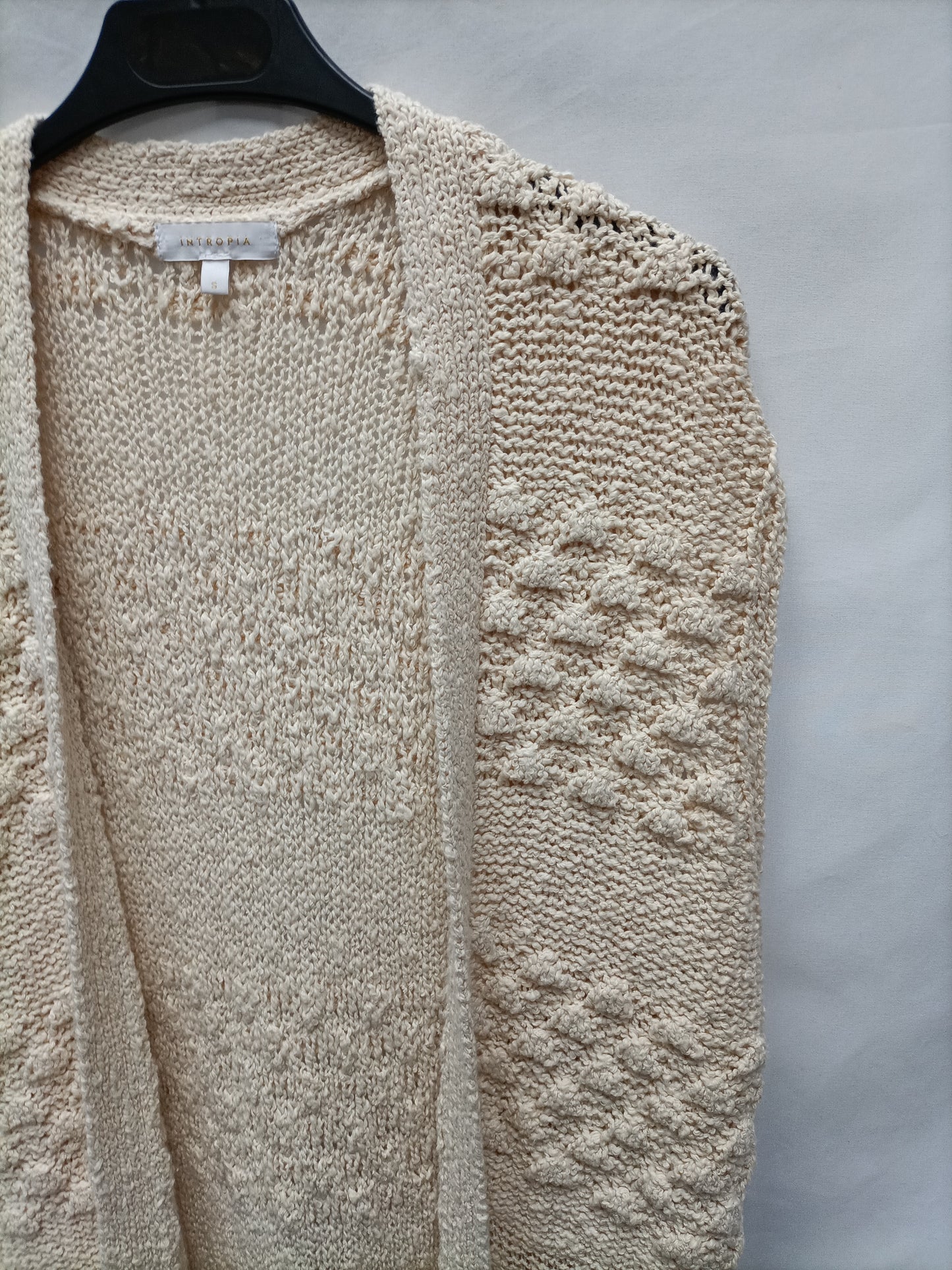 INTROPIA. Long beige vest Ts