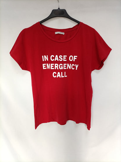 PULL&BEAR. Camiseta roja letras T.m