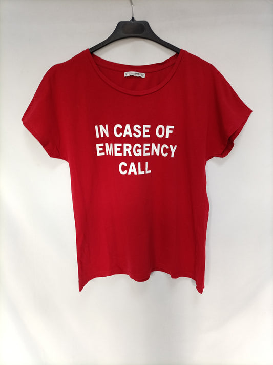 PULL&BEAR. Camiseta roja letras T.m