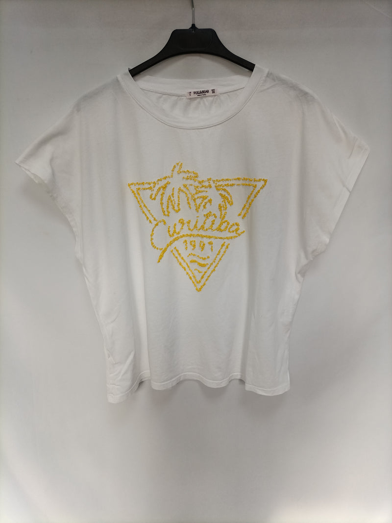 PULL&BEAR. Camiseta blanca abalorios T.s