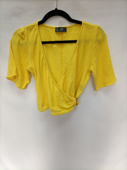 ZARA. Croptop amarillo T.xs