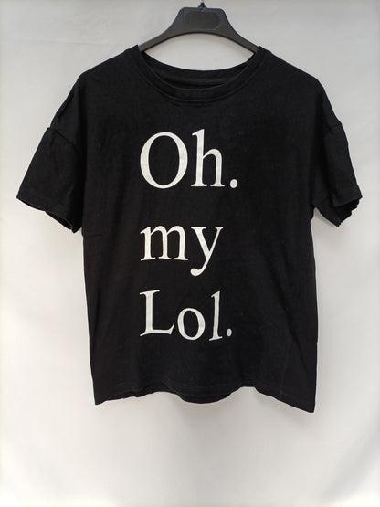 BERSHKA. Camiseta negra letras T.xs