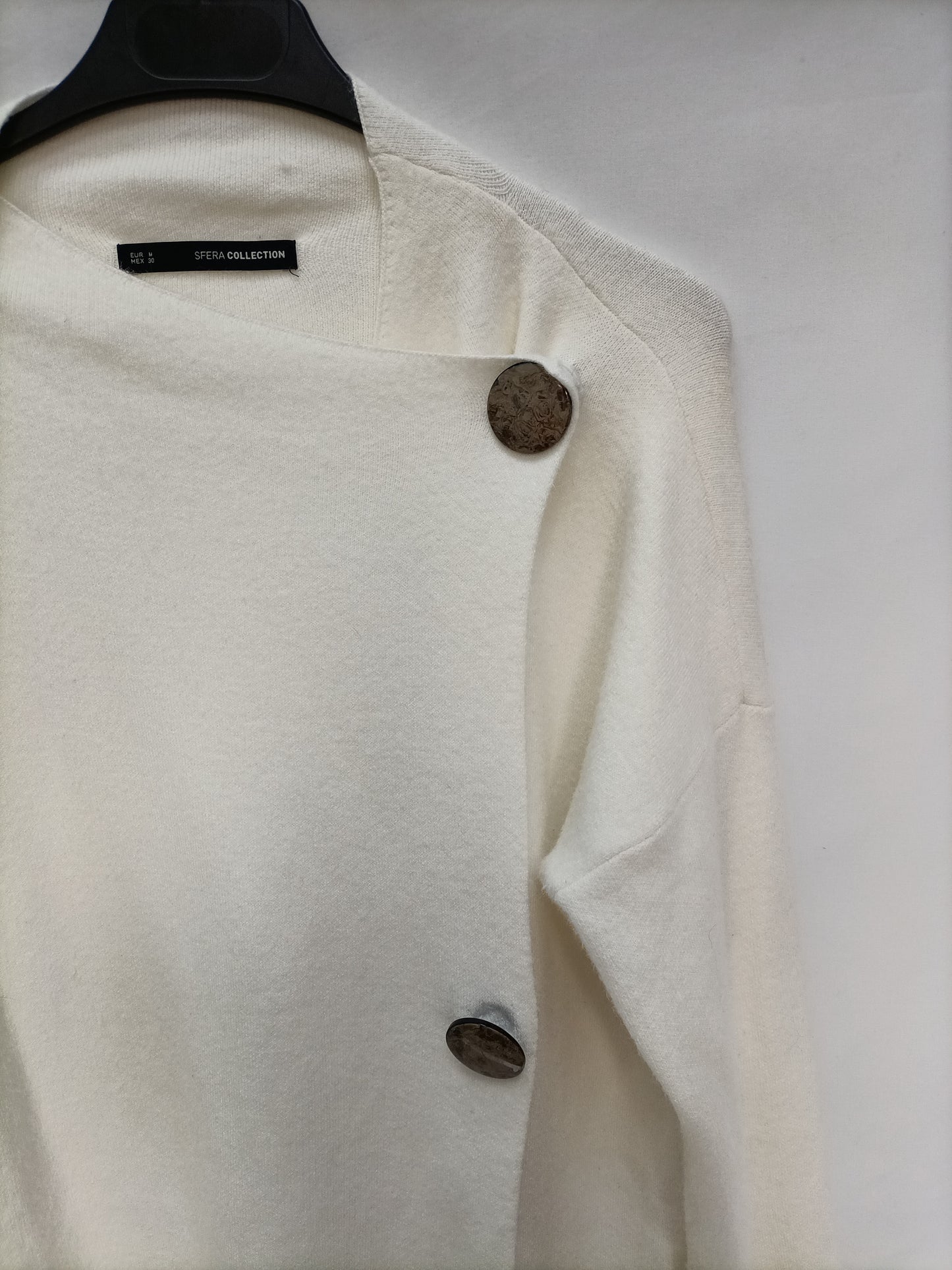 SFERA. Cárdigan blanco botones T.m