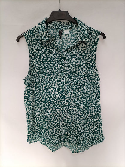 H&amp;M. Green sleeveless blouse S.34