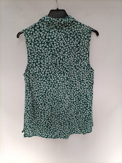 H&amp;M. Green sleeveless blouse S.34