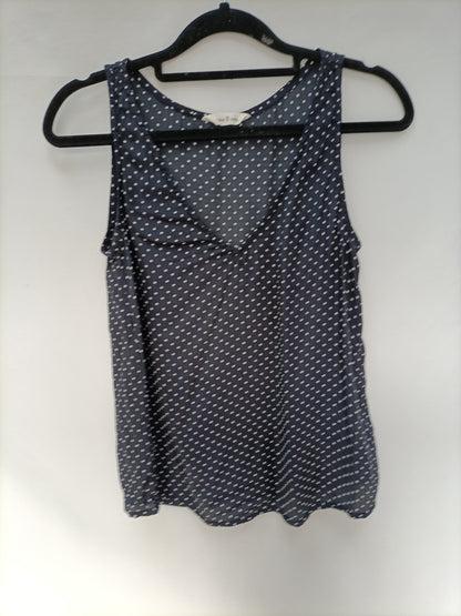 THAT ONE OR THAT ONE. Blue polka dot top T.xs