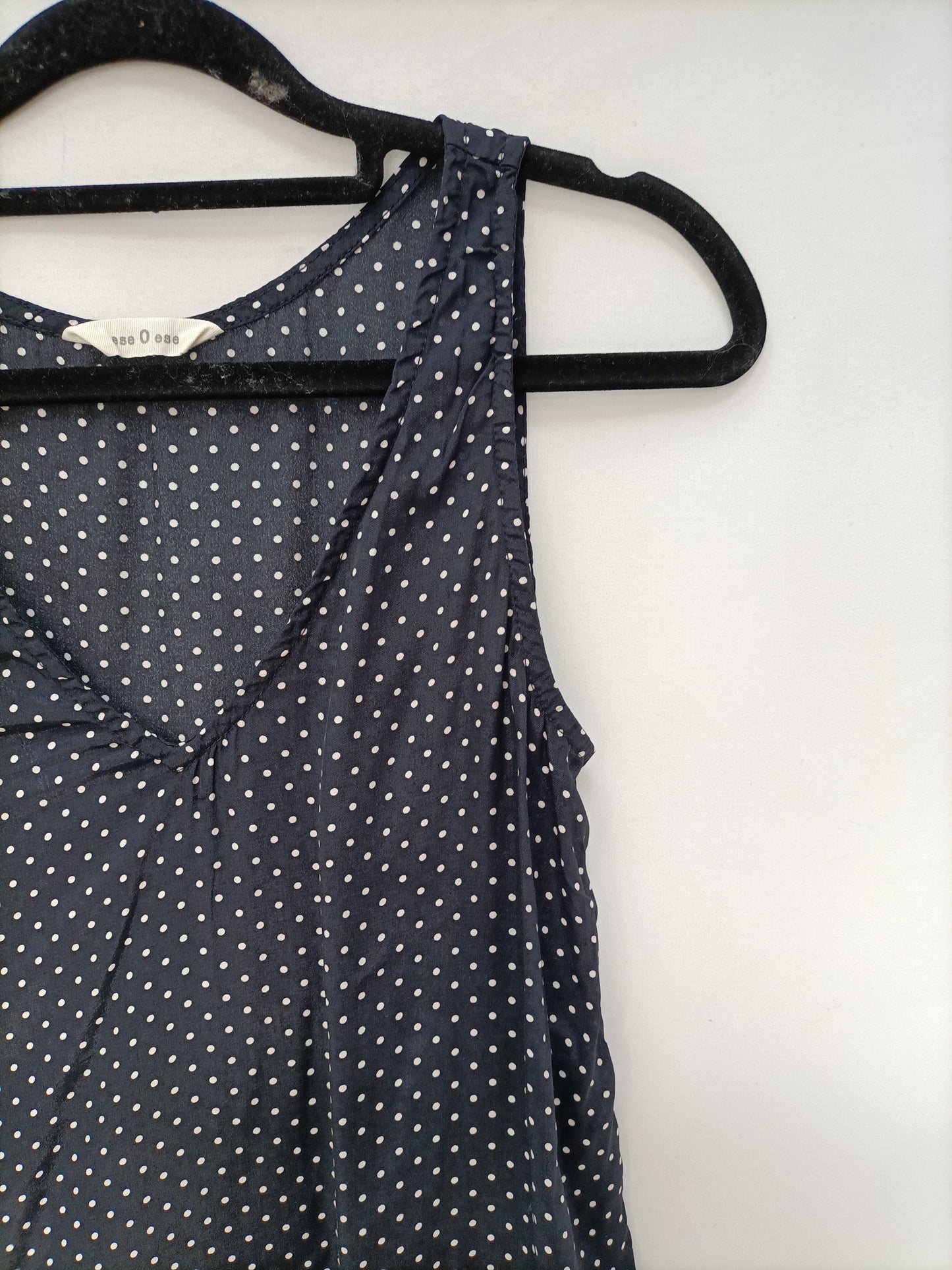 THAT ONE OR THAT ONE. Blue polka dot top T.xs
