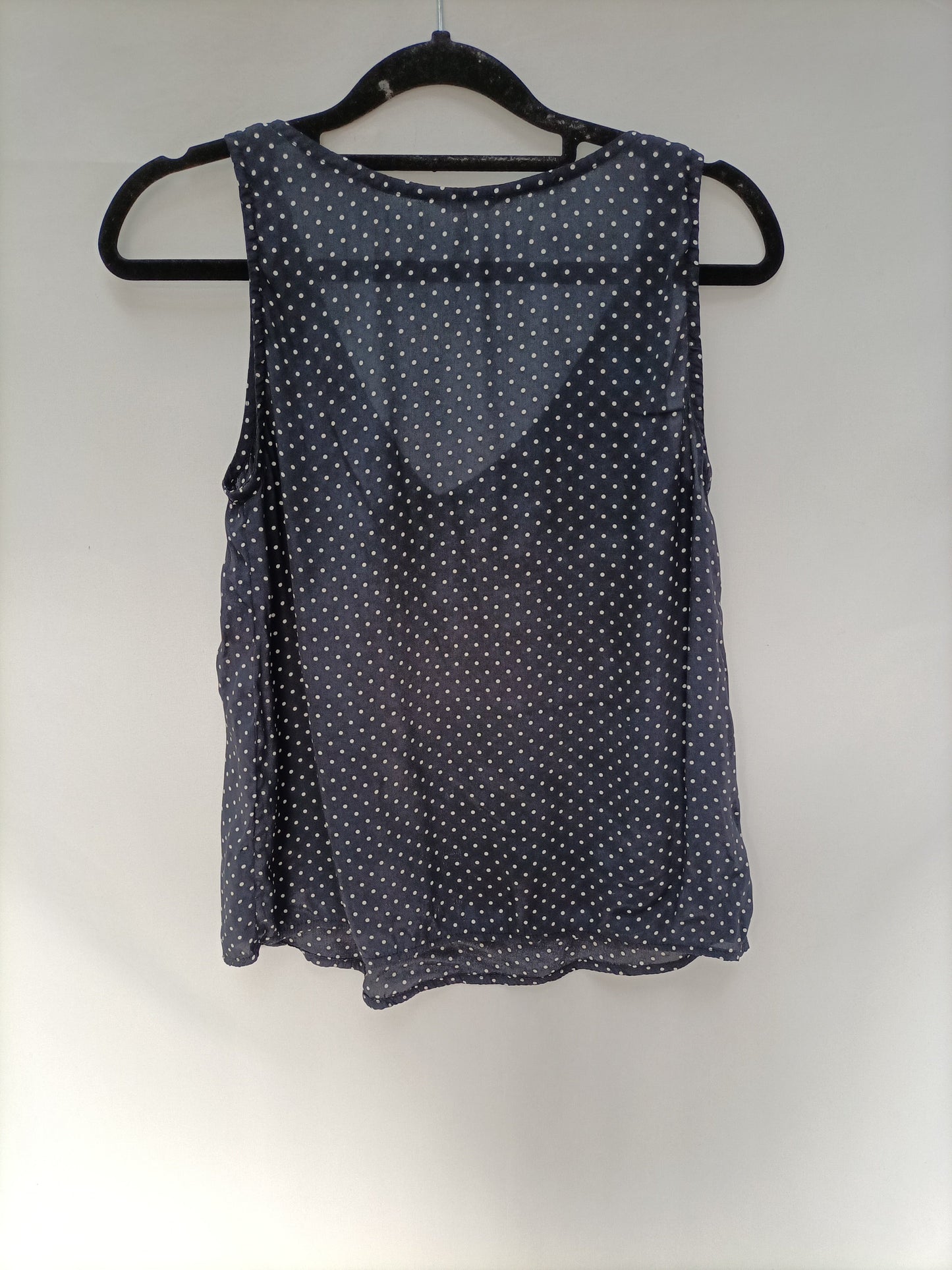 THAT ONE OR THAT ONE. Blue polka dot top T.xs