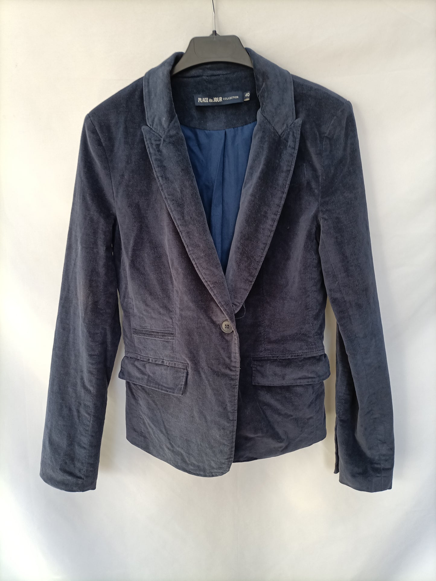 PLACE DU JOUR. Blue velvet blazer size 40