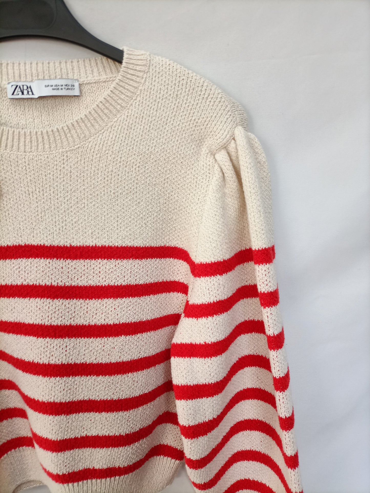 ZARA. Jersey beige con rayas T. M