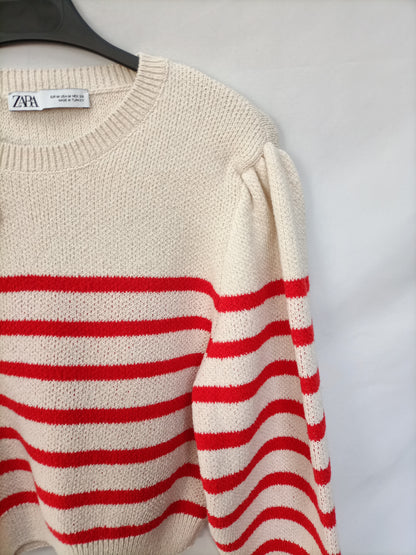 ZARA. Jersey beige con rayas T. M