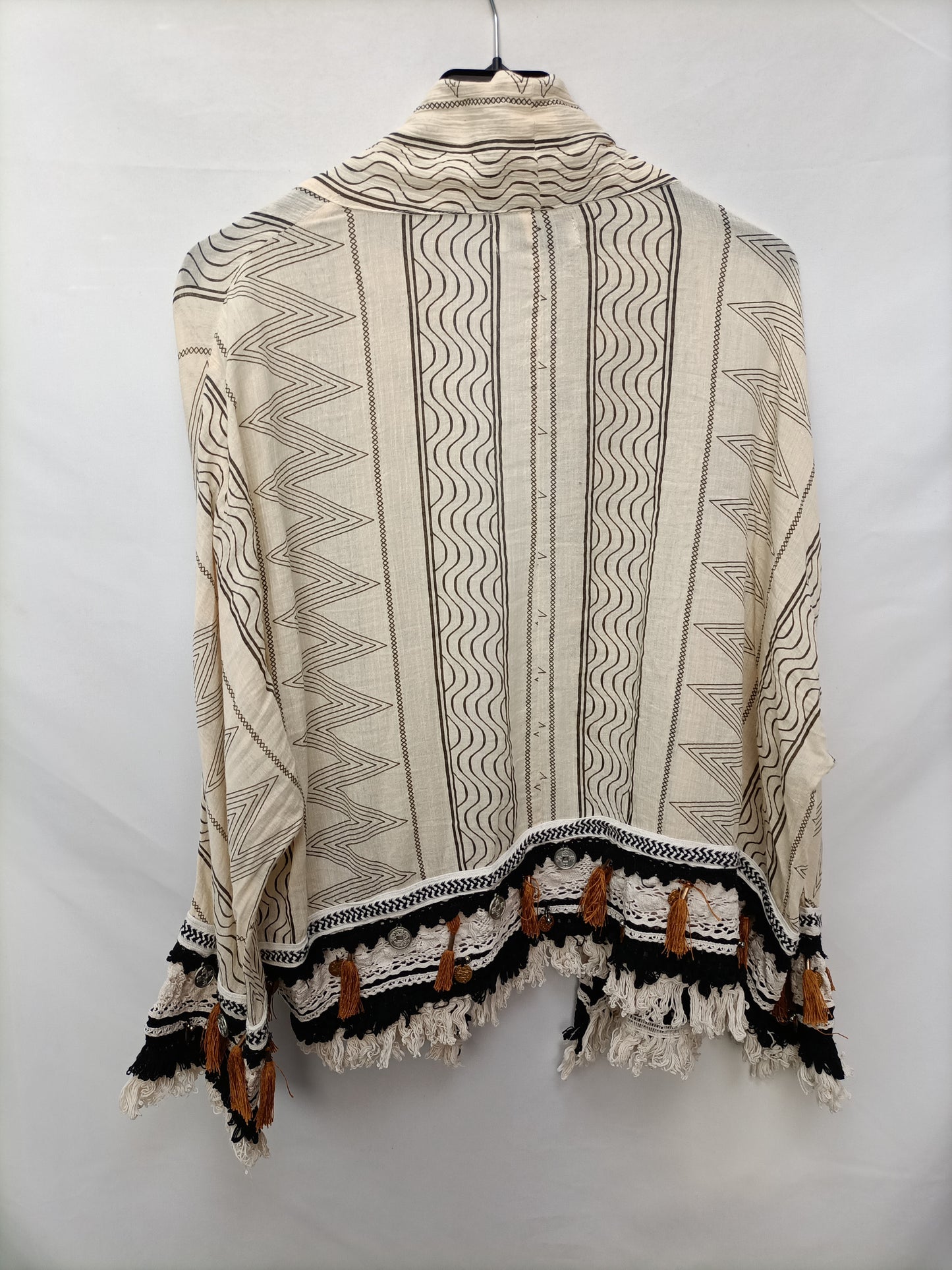 ZARA. Sobrecamisa étnica flecos T.m