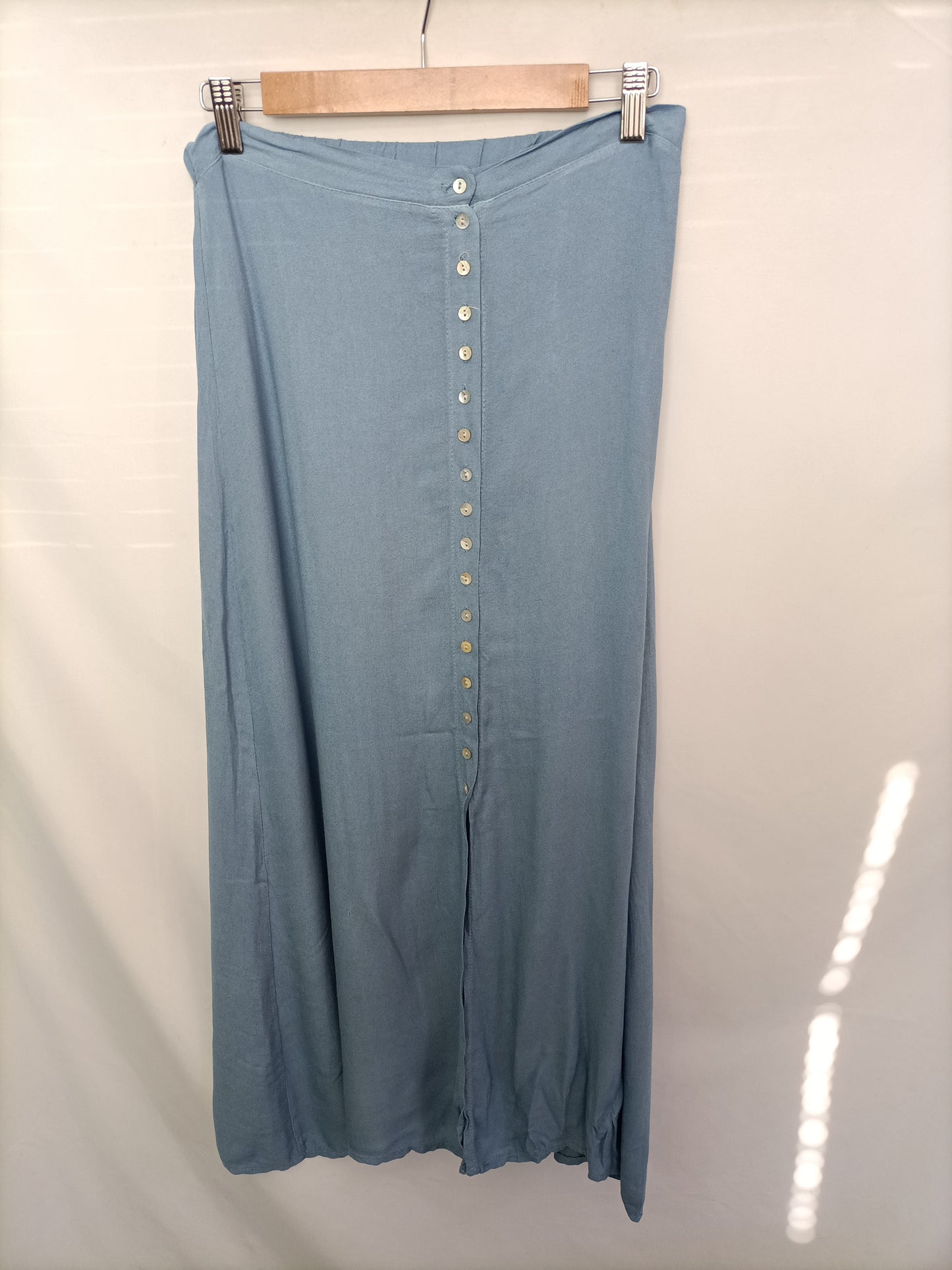 THE CLOSET. Blue midi skirt Tu (36)