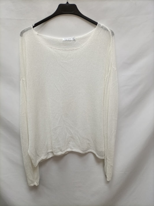 BERSHKA. Jersey finito blanco T.L