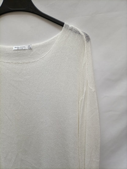 BERSHKA. Jersey finito blanco T.L