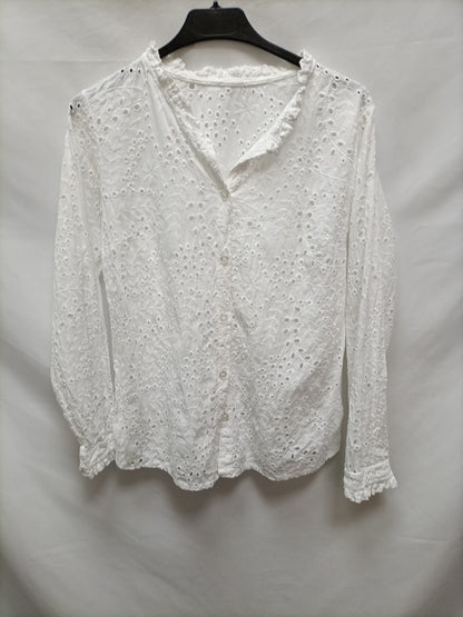 OTRAS. Blusa blanca troquelada T.u(s)