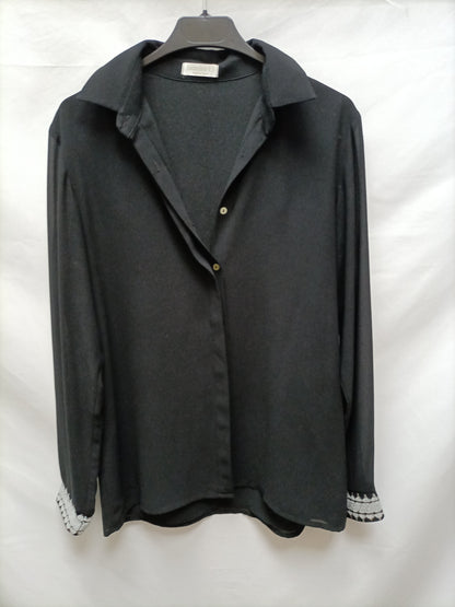 BIMANI. Black blouse with cuffs