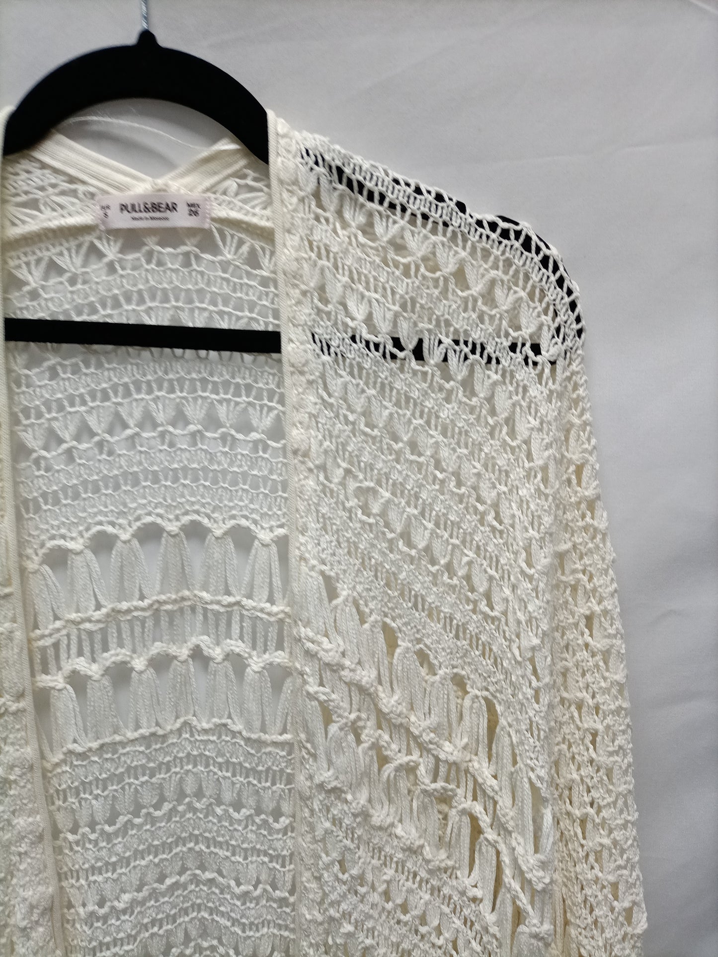 PULL&BEAR. Cárdigan beige troqueladol T.s