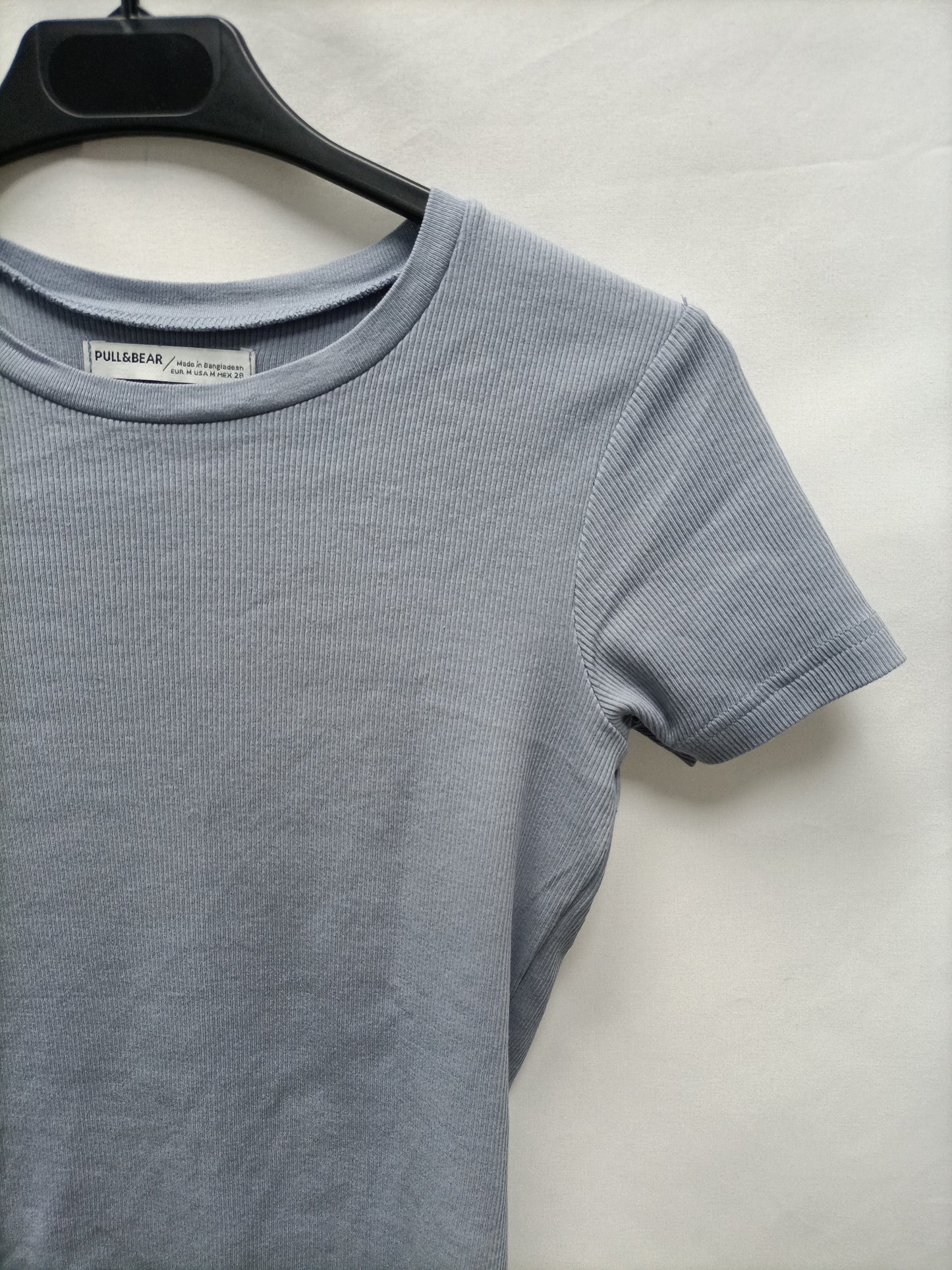 PULL&BEAR. Camiseta azul canalé T.m