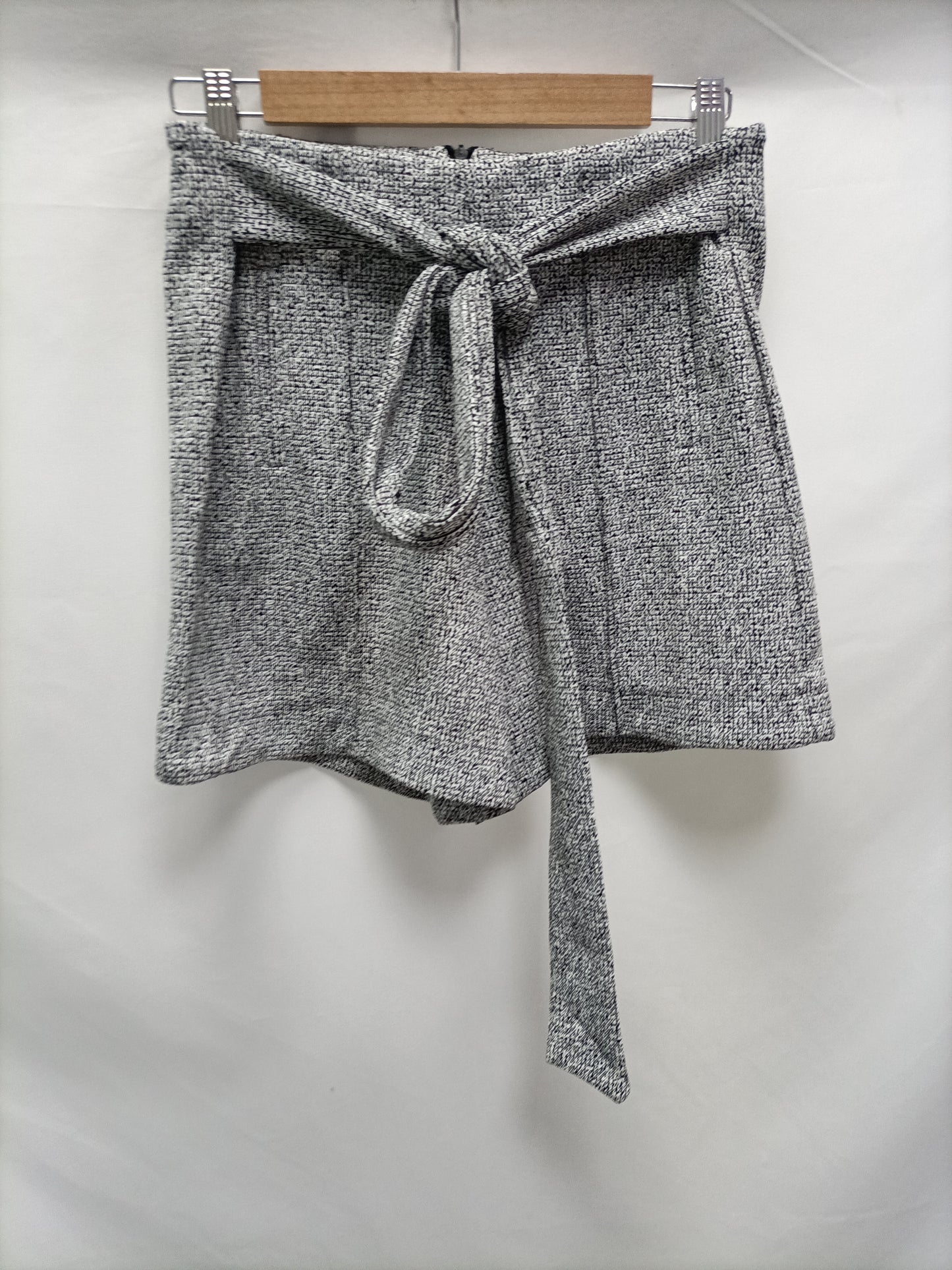 MOSS MARBELLA. Shorts elástico blanco y negro T.l