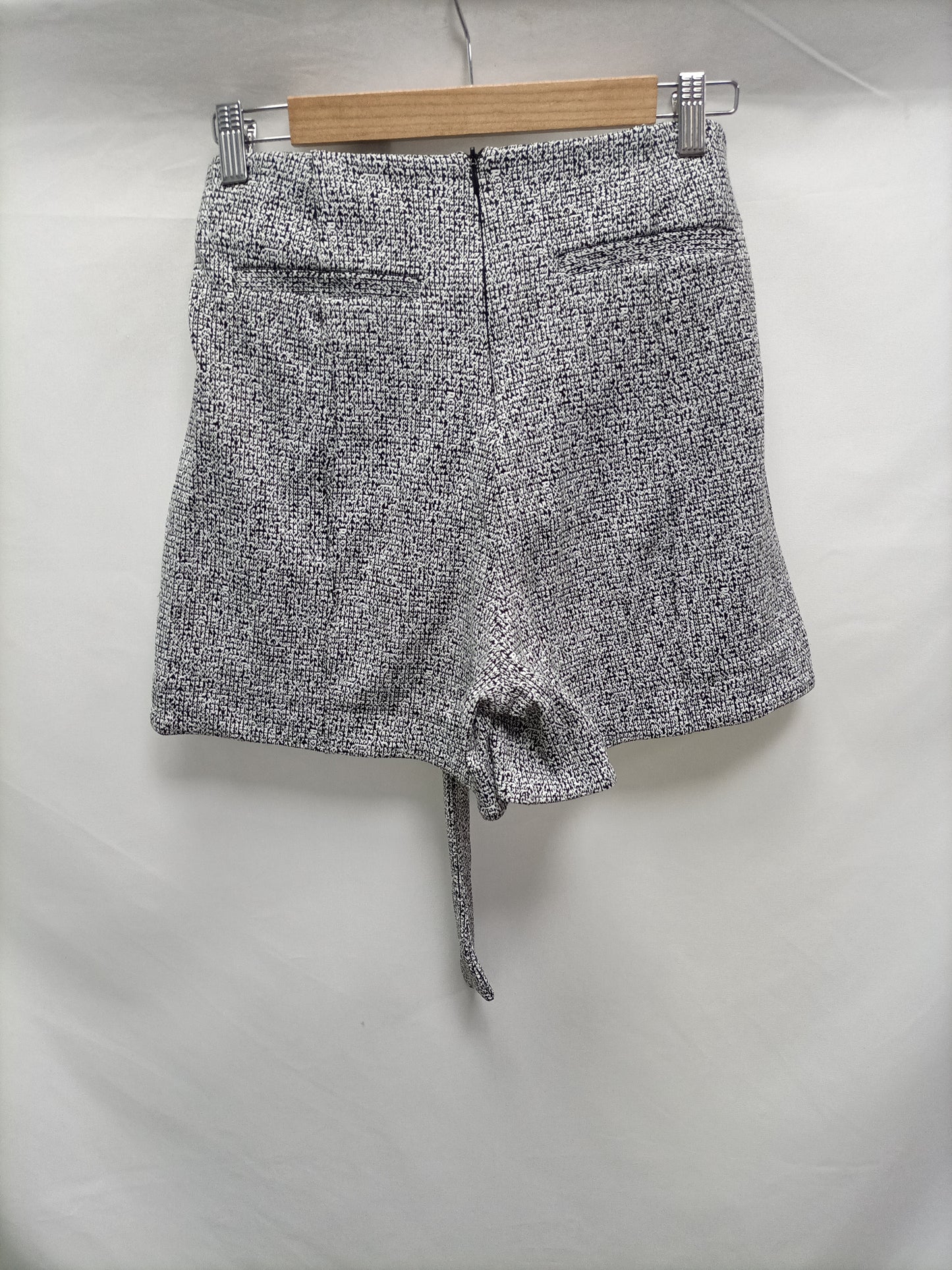 MOSS MARBELLA. Shorts elástico blanco y negro T.l