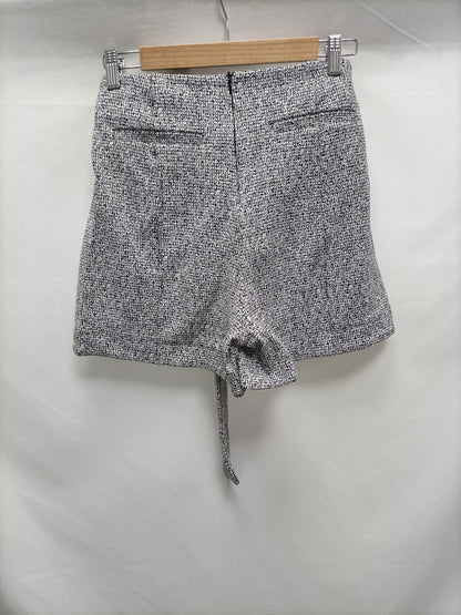 MOSS MARBELLA. Shorts elástico blanco y negro T.l