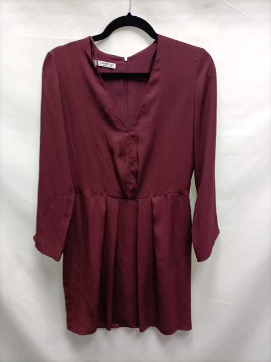 MANGO. Vestido corto burdeos T.s