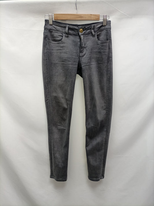 AMERICAN EAGLE. Jeans grises pitillo T.36