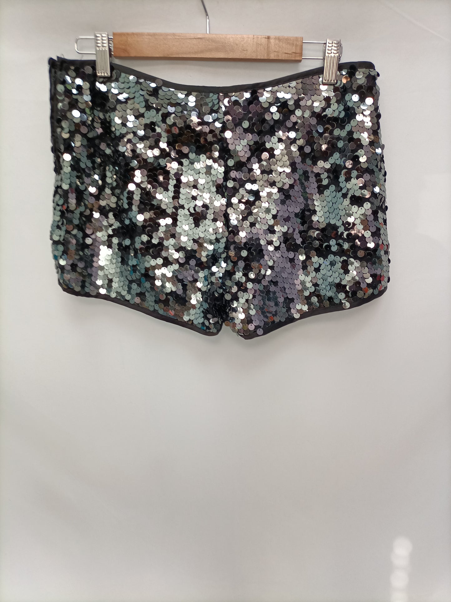 BLANCO. Shorts lentejuelas T.38